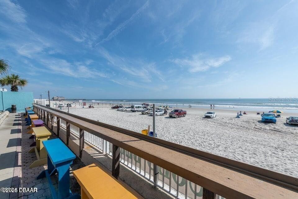 На продажу: $185,000 (1 спален, 2 ванн, 691 Квадратных фут)