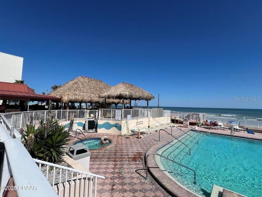 На продажу: $185,000 (1 спален, 2 ванн, 691 Квадратных фут)