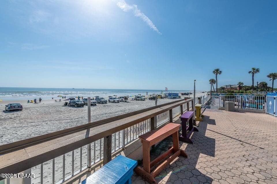 На продажу: $185,000 (1 спален, 2 ванн, 691 Квадратных фут)