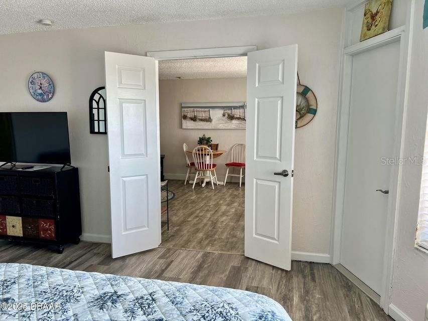 На продажу: $185,000 (1 спален, 2 ванн, 691 Квадратных фут)