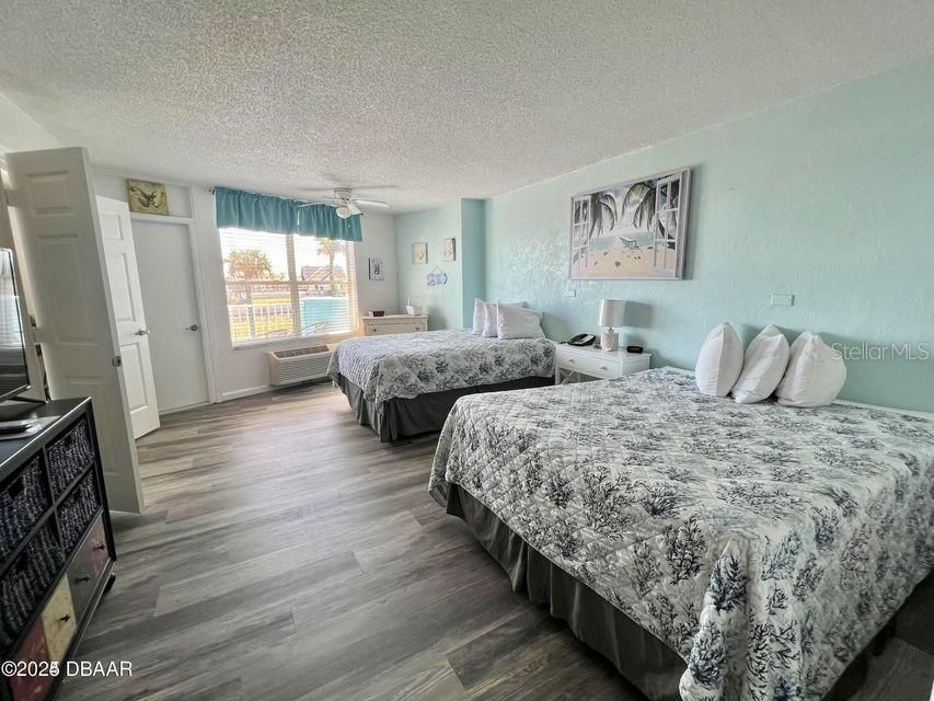 На продажу: $185,000 (1 спален, 2 ванн, 691 Квадратных фут)