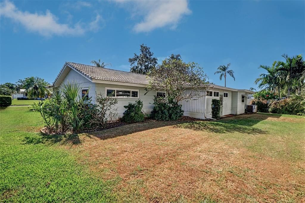 For Sale: $499,000 (4 beds, 2 baths, 1827 Square Feet)