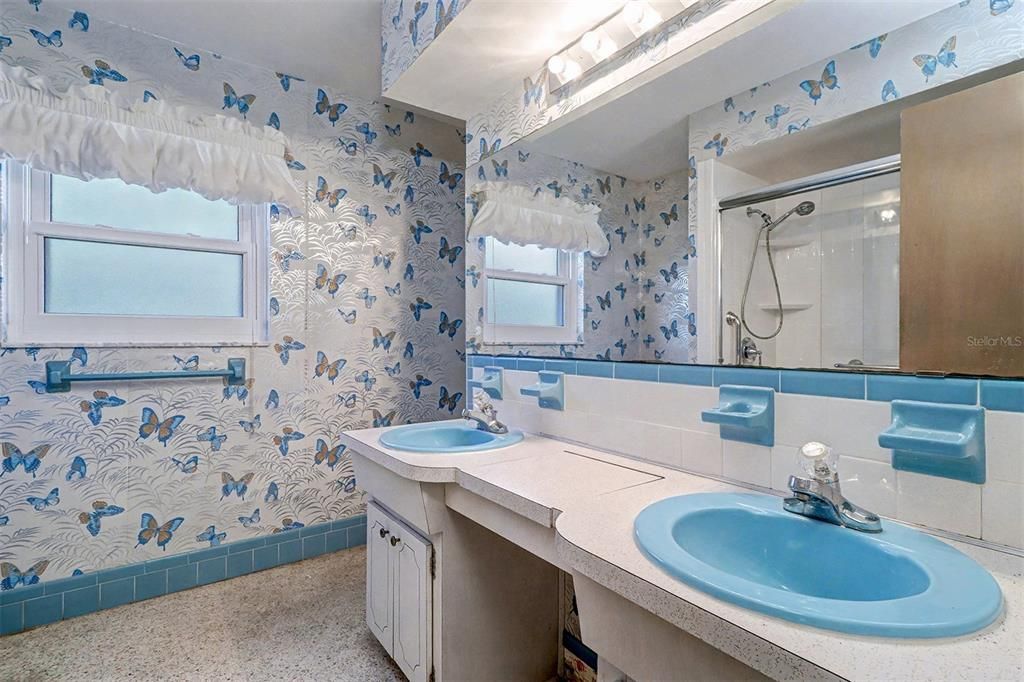 For Sale: $499,000 (4 beds, 2 baths, 1827 Square Feet)