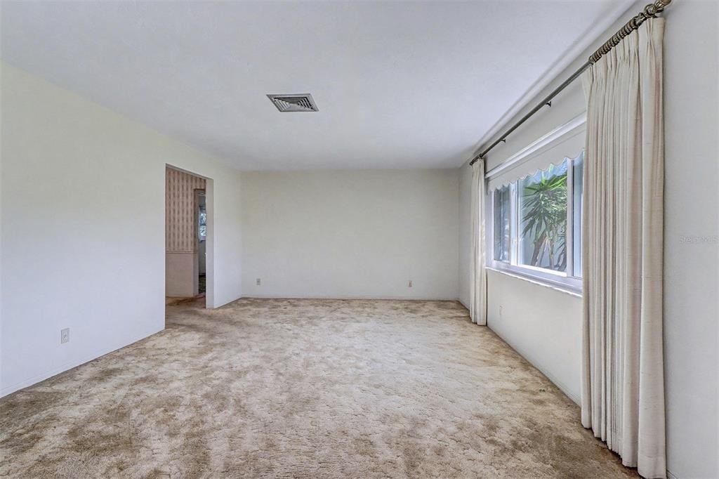 For Sale: $499,000 (4 beds, 2 baths, 1827 Square Feet)