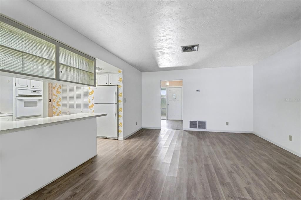 For Sale: $499,000 (4 beds, 2 baths, 1827 Square Feet)