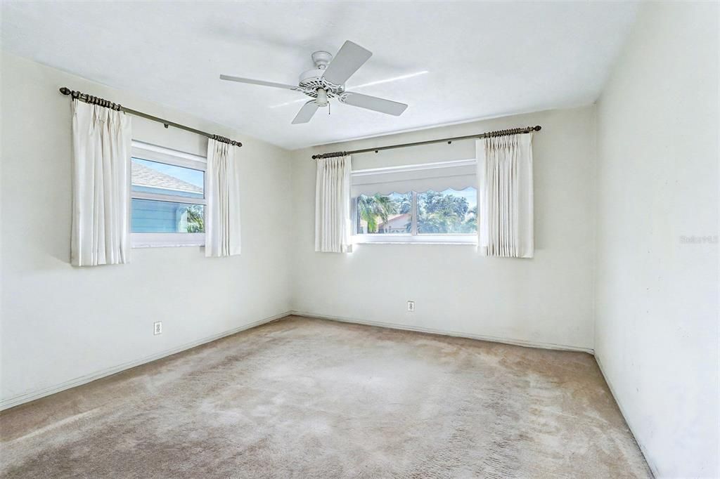 For Sale: $499,000 (4 beds, 2 baths, 1827 Square Feet)