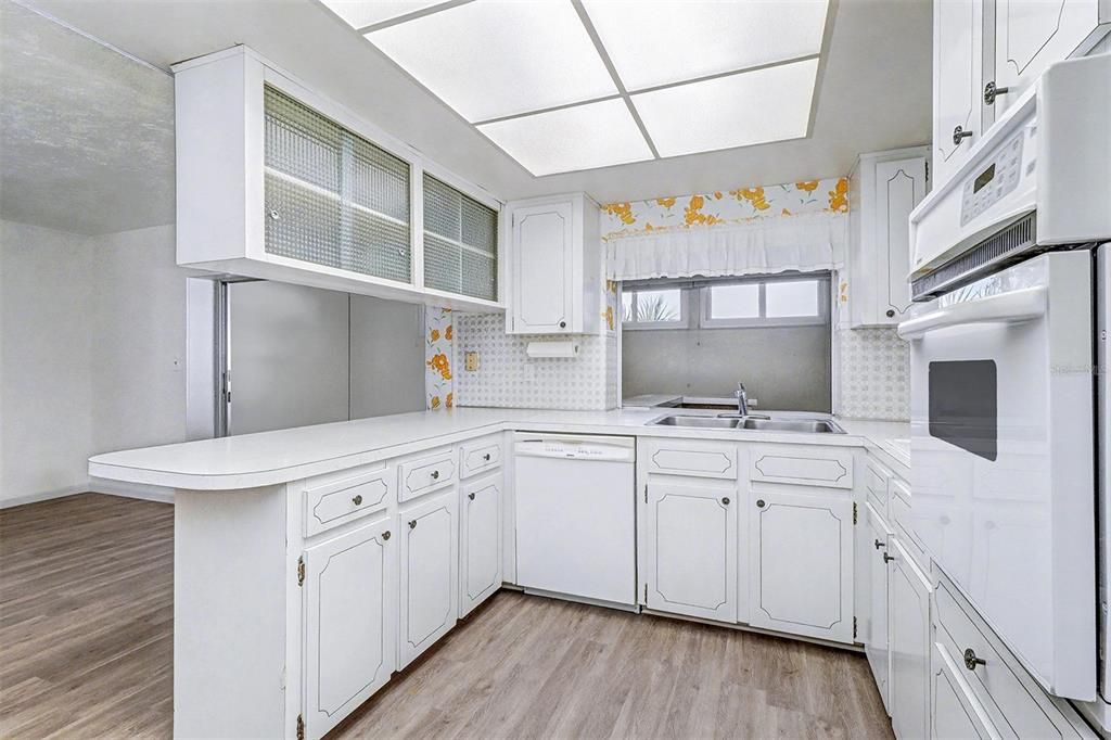 For Sale: $499,000 (4 beds, 2 baths, 1827 Square Feet)