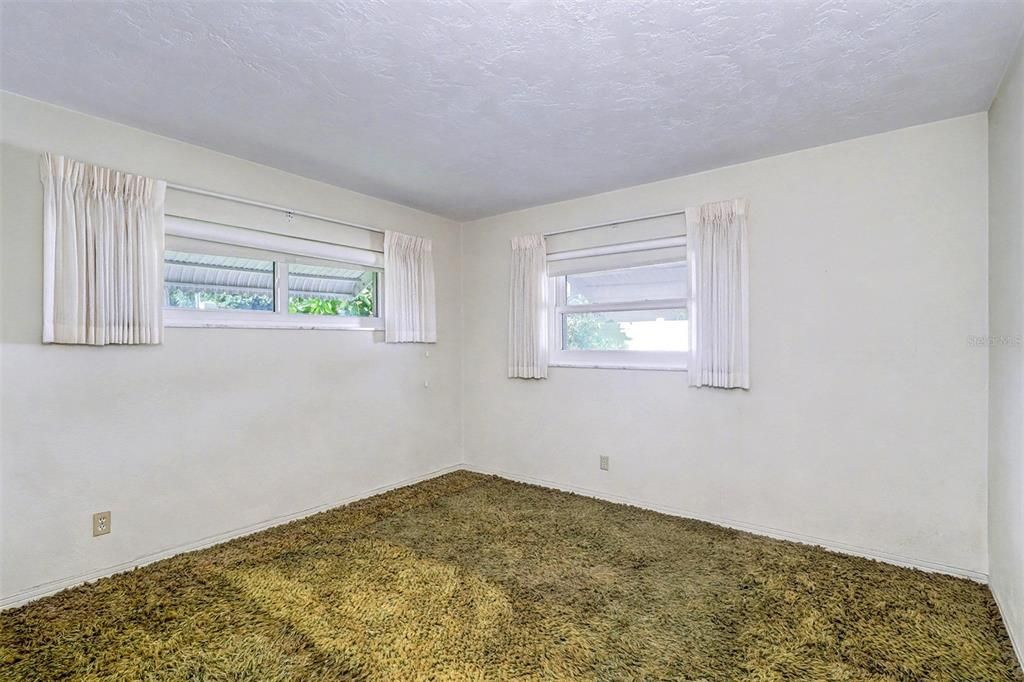 For Sale: $499,000 (4 beds, 2 baths, 1827 Square Feet)