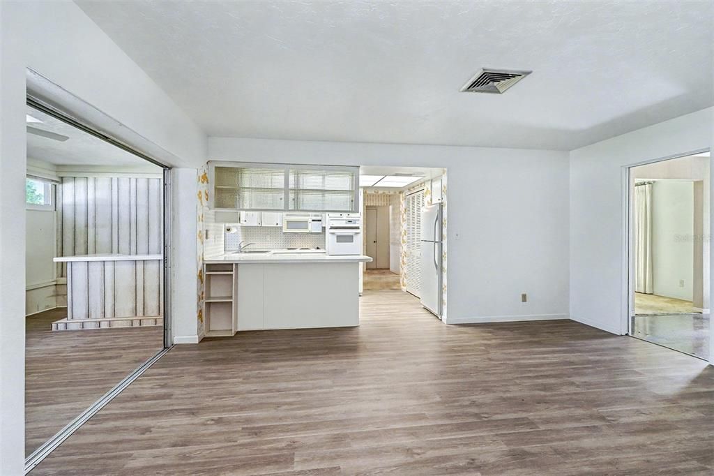 For Sale: $499,000 (4 beds, 2 baths, 1827 Square Feet)