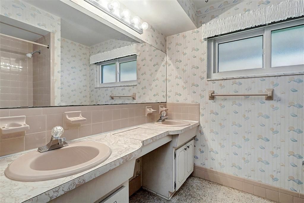 For Sale: $499,000 (4 beds, 2 baths, 1827 Square Feet)