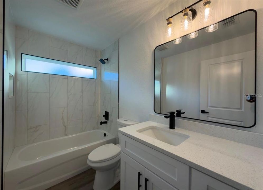 На продажу: $289,800 (3 спален, 2 ванн, 1473 Квадратных фут)