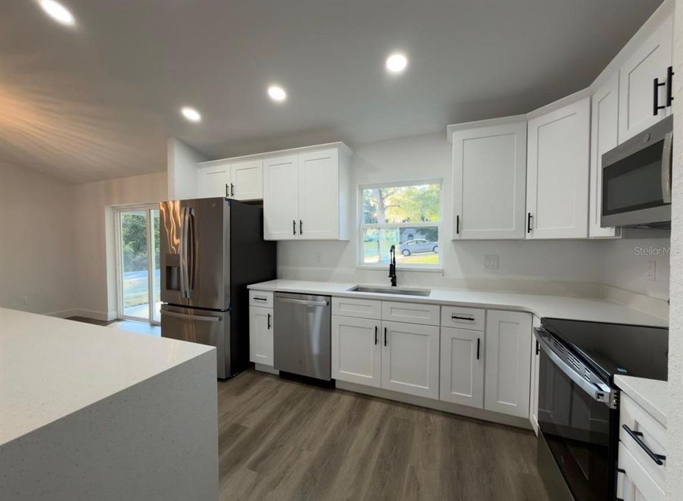 На продажу: $289,800 (3 спален, 2 ванн, 1473 Квадратных фут)