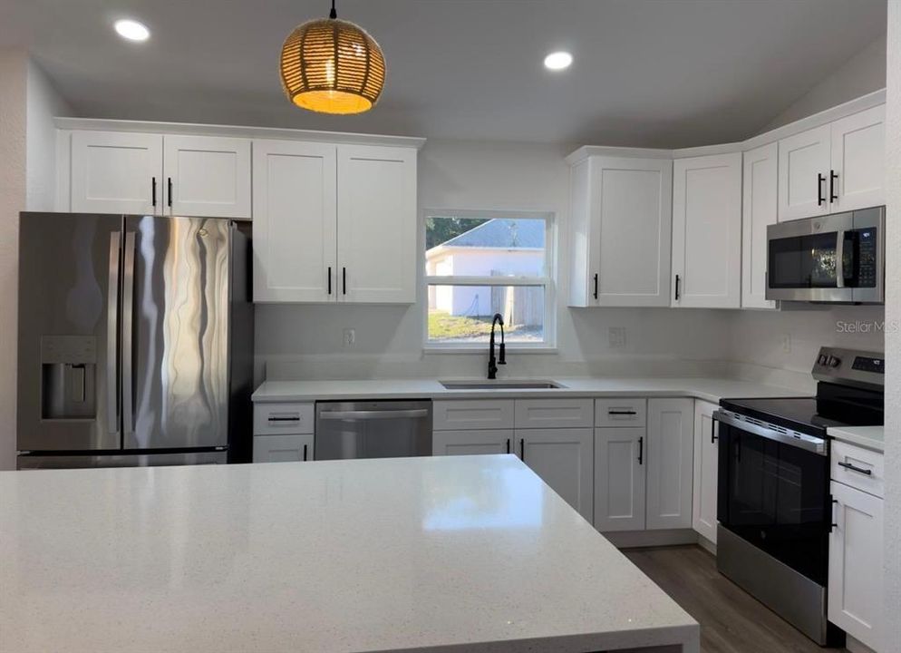 На продажу: $289,800 (3 спален, 2 ванн, 1473 Квадратных фут)