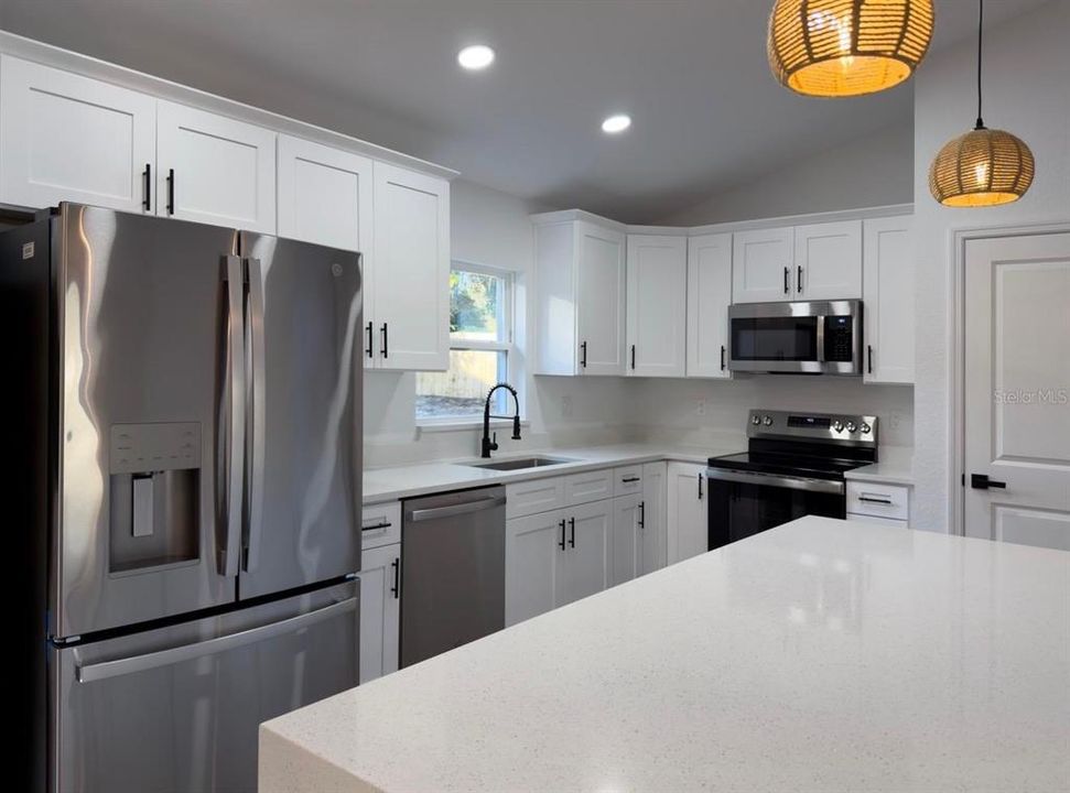 На продажу: $289,800 (3 спален, 2 ванн, 1473 Квадратных фут)