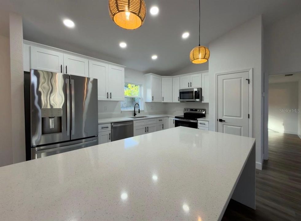 На продажу: $289,800 (3 спален, 2 ванн, 1473 Квадратных фут)