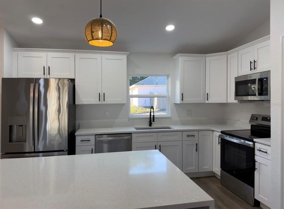 На продажу: $289,800 (3 спален, 2 ванн, 1473 Квадратных фут)