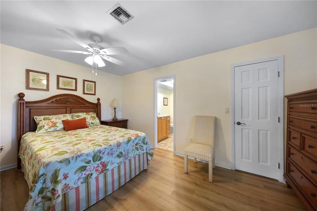 For Sale: $425,000 (3 beds, 2 baths, 1330 Square Feet)