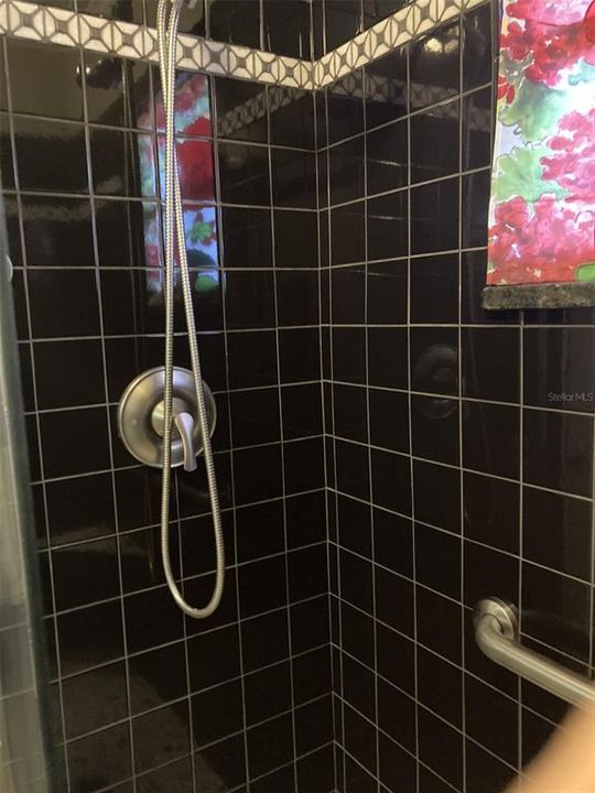 For Sale: $90,000 (1 beds, 1 baths, 725 Square Feet)