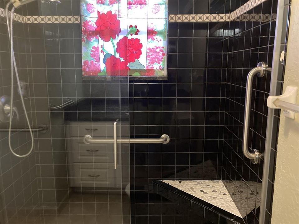 For Sale: $90,000 (1 beds, 1 baths, 725 Square Feet)