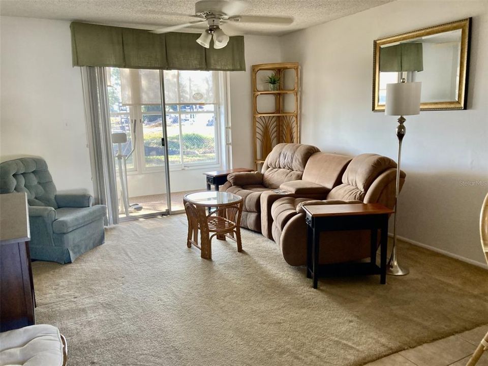 For Sale: $90,000 (1 beds, 1 baths, 725 Square Feet)