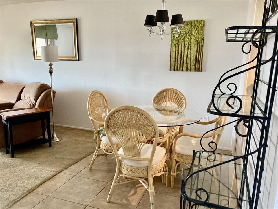 For Sale: $90,000 (1 beds, 1 baths, 725 Square Feet)