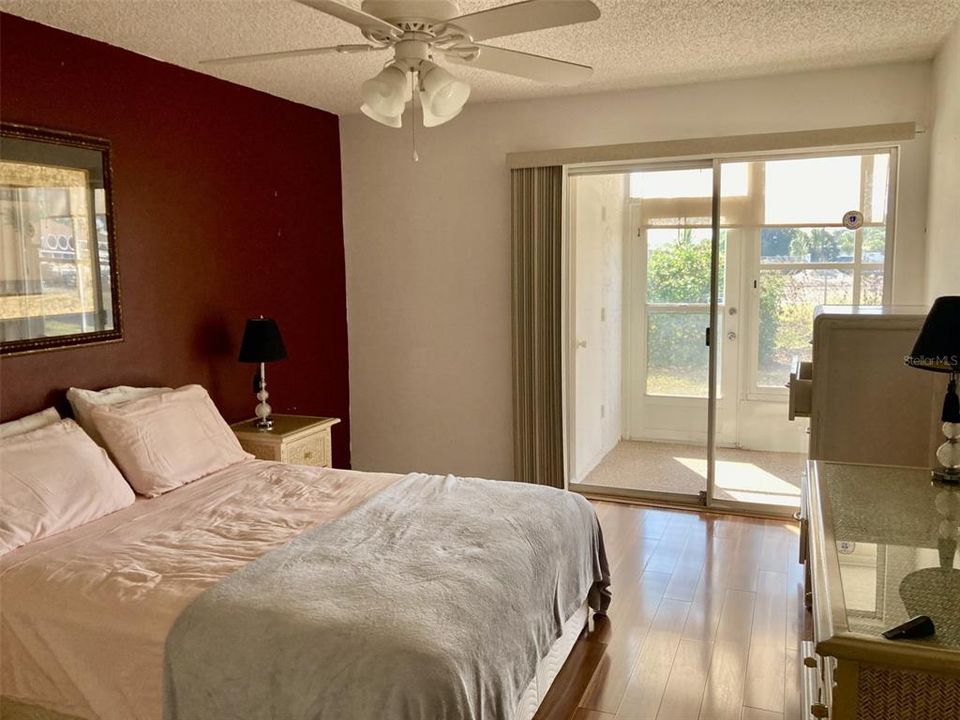 For Sale: $90,000 (1 beds, 1 baths, 725 Square Feet)