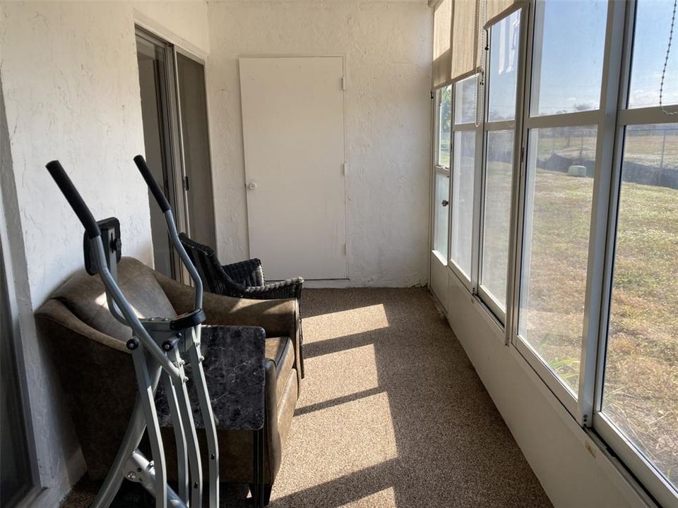 For Sale: $90,000 (1 beds, 1 baths, 725 Square Feet)