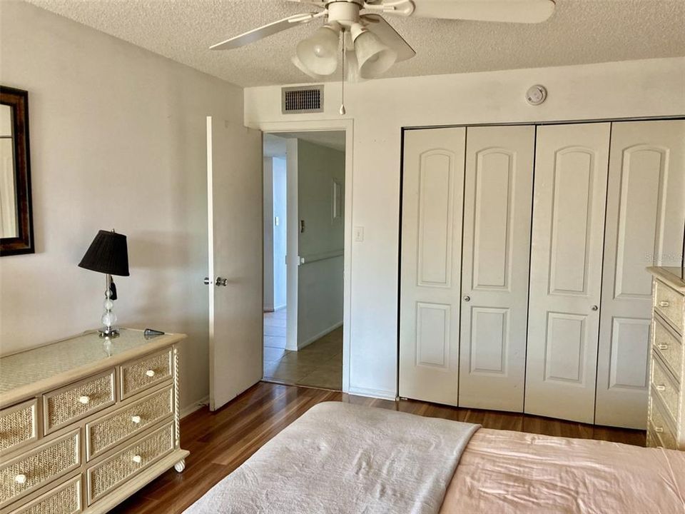 For Sale: $90,000 (1 beds, 1 baths, 725 Square Feet)