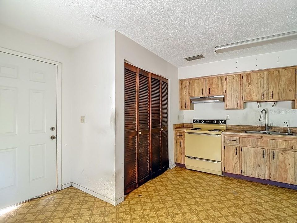 待售: $199,000 (2 贝兹, 2 浴室, 840 平方英尺)