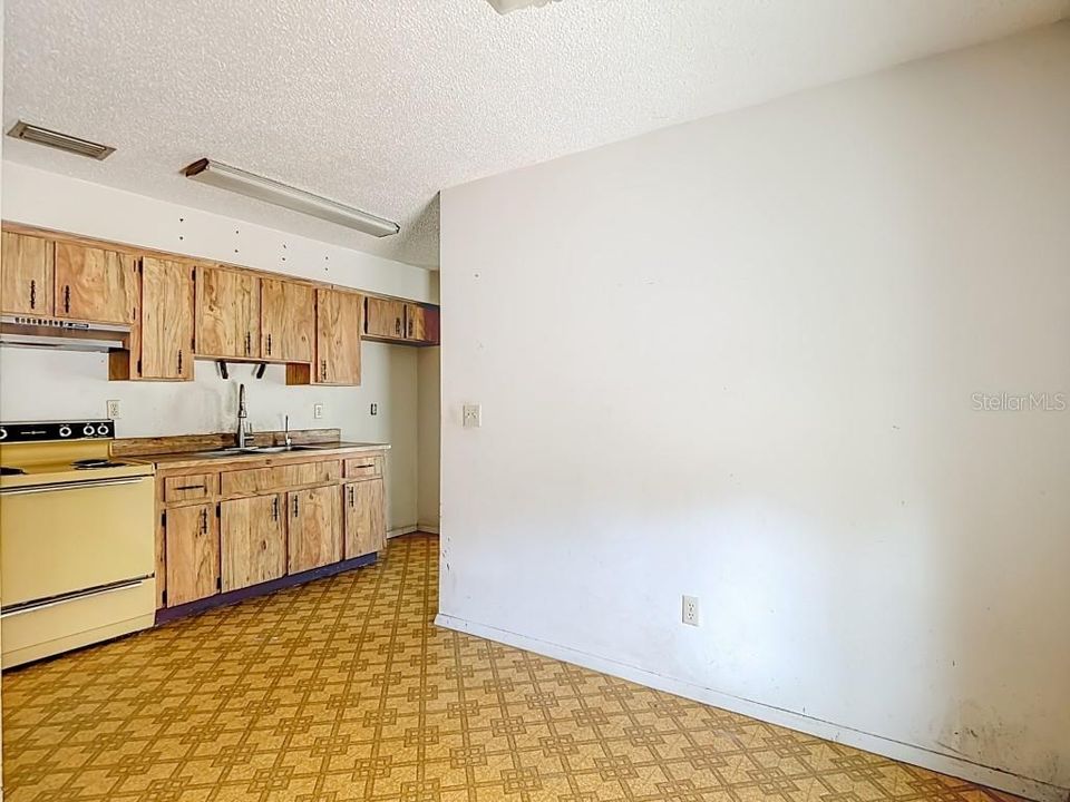 待售: $199,000 (2 贝兹, 2 浴室, 840 平方英尺)