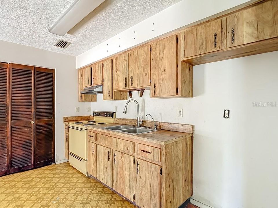 待售: $199,000 (2 贝兹, 2 浴室, 840 平方英尺)