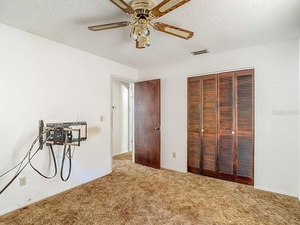 待售: $199,000 (2 贝兹, 2 浴室, 840 平方英尺)