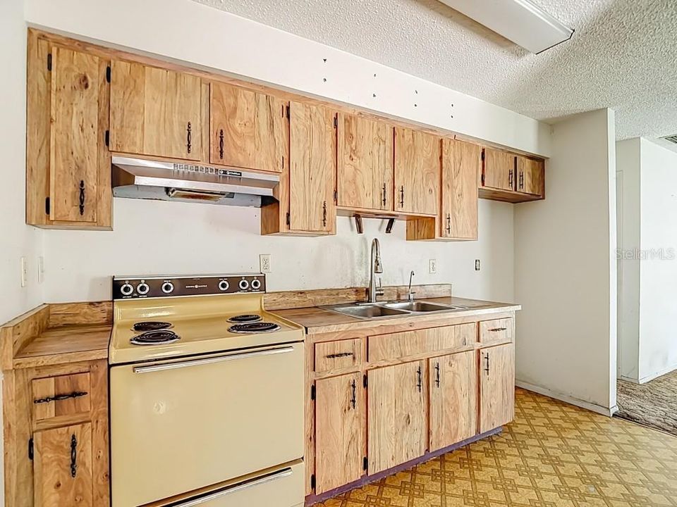 待售: $199,000 (2 贝兹, 2 浴室, 840 平方英尺)