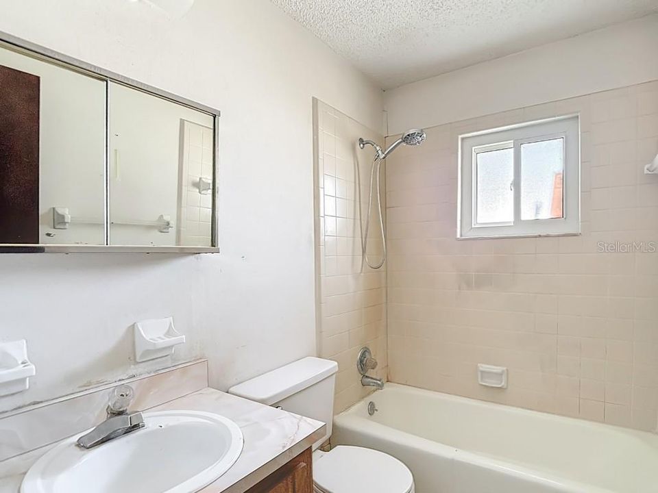 待售: $199,000 (2 贝兹, 2 浴室, 840 平方英尺)