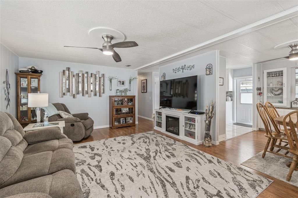 待售: $185,000 (2 贝兹, 2 浴室, 1284 平方英尺)