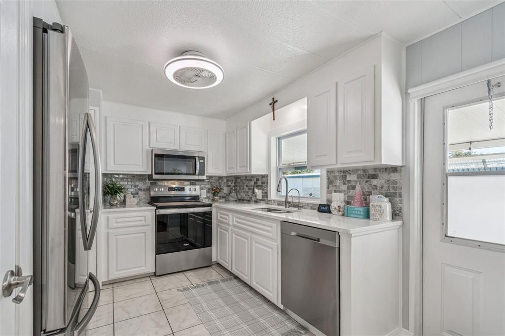 待售: $185,000 (2 贝兹, 2 浴室, 1284 平方英尺)