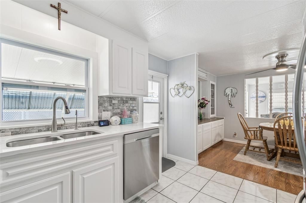 待售: $185,000 (2 贝兹, 2 浴室, 1284 平方英尺)