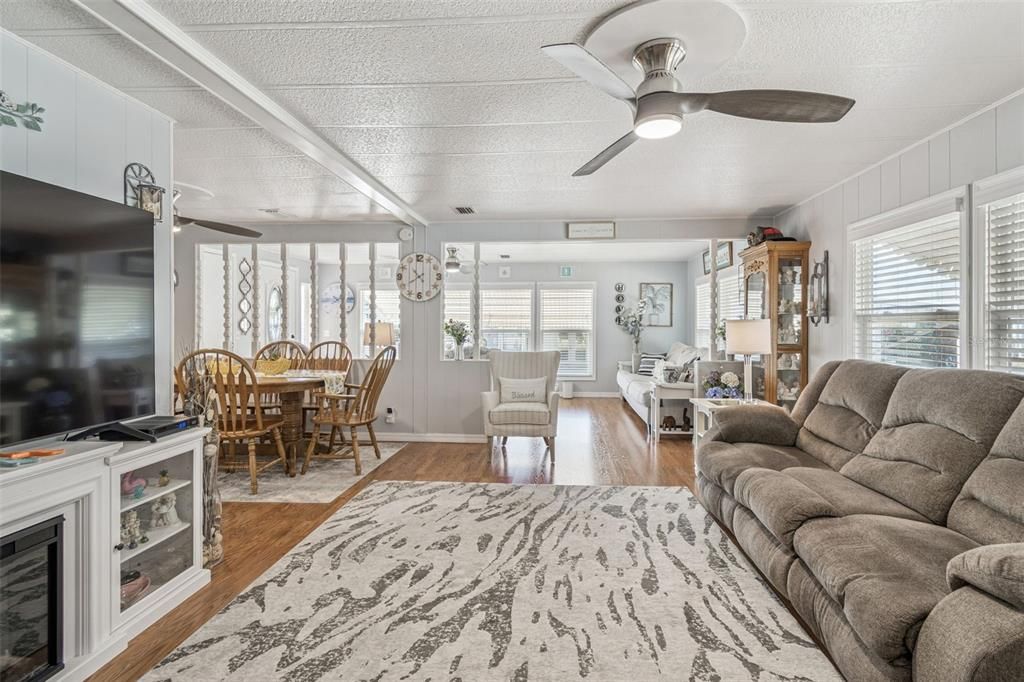 待售: $185,000 (2 贝兹, 2 浴室, 1284 平方英尺)