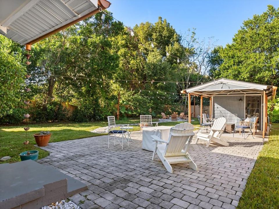 For Sale: $445,000 (2 beds, 1 baths, 853 Square Feet)