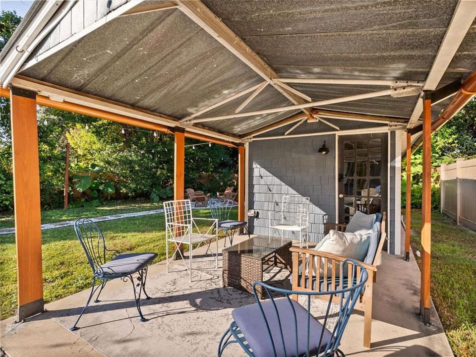 For Sale: $445,000 (2 beds, 1 baths, 853 Square Feet)