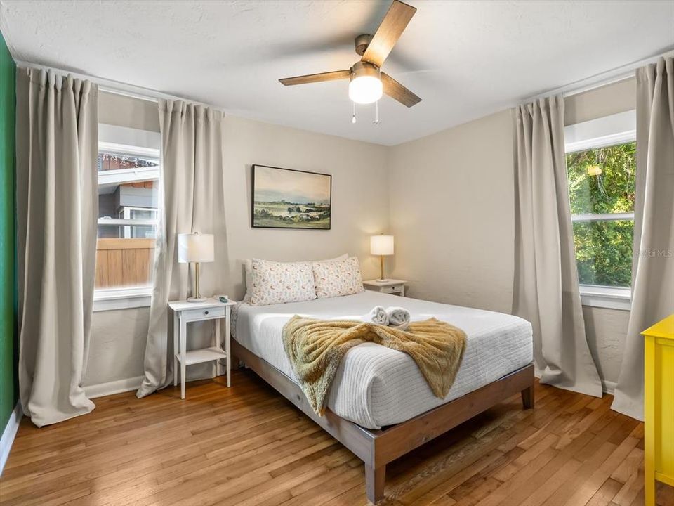 For Sale: $445,000 (2 beds, 1 baths, 853 Square Feet)