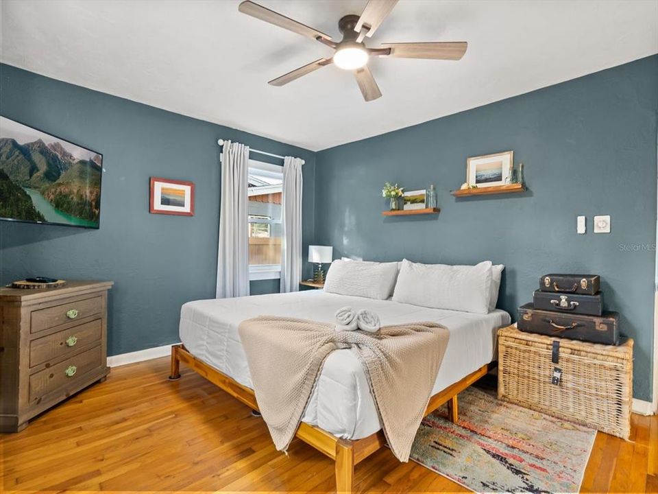 For Sale: $445,000 (2 beds, 1 baths, 853 Square Feet)