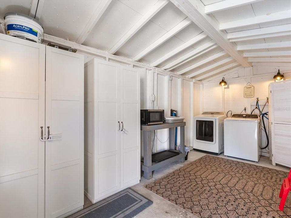 For Sale: $445,000 (2 beds, 1 baths, 853 Square Feet)