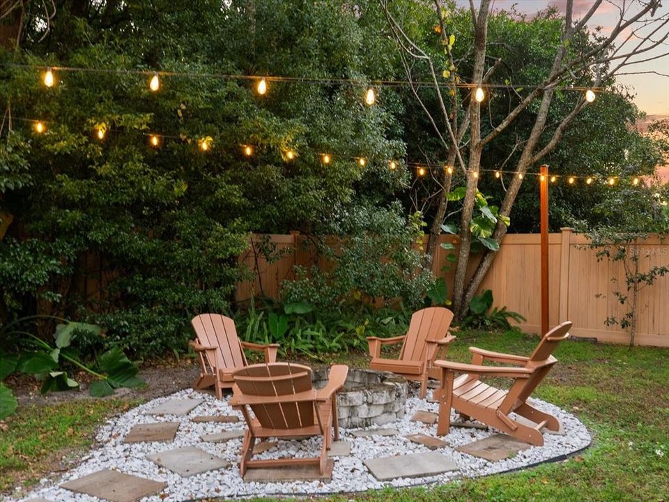 For Sale: $445,000 (2 beds, 1 baths, 853 Square Feet)