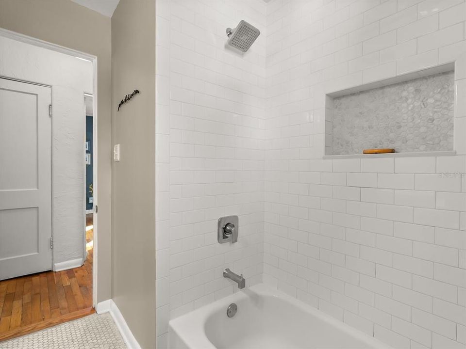 For Sale: $445,000 (2 beds, 1 baths, 853 Square Feet)