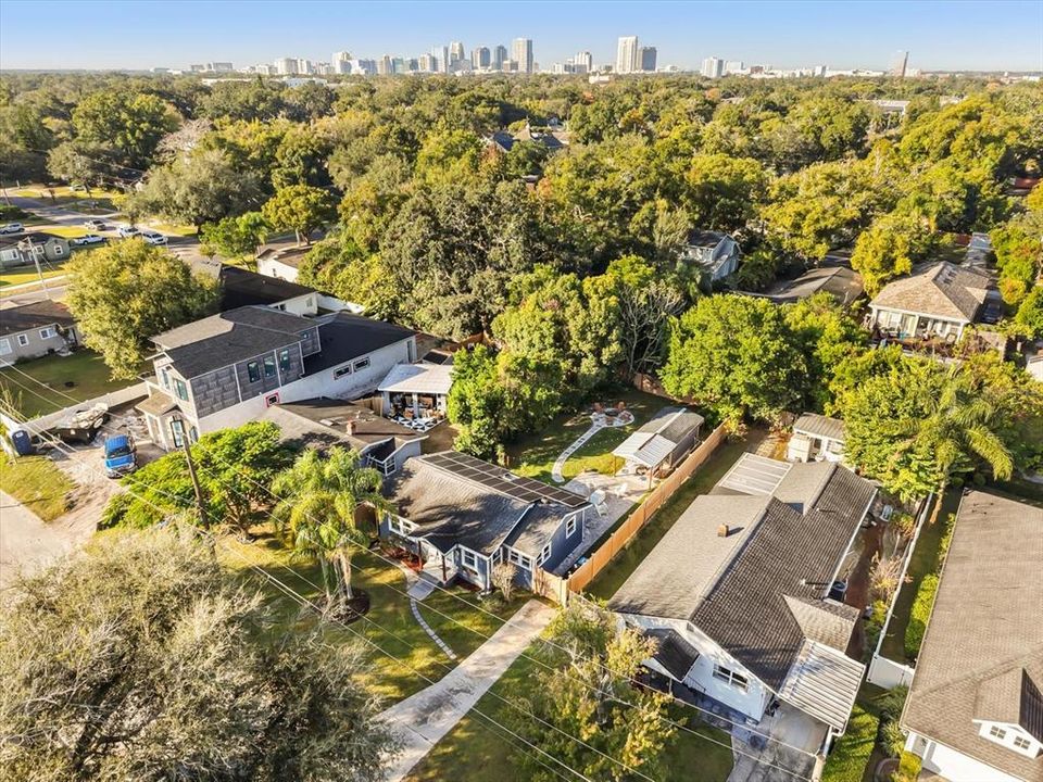 For Sale: $445,000 (2 beds, 1 baths, 853 Square Feet)