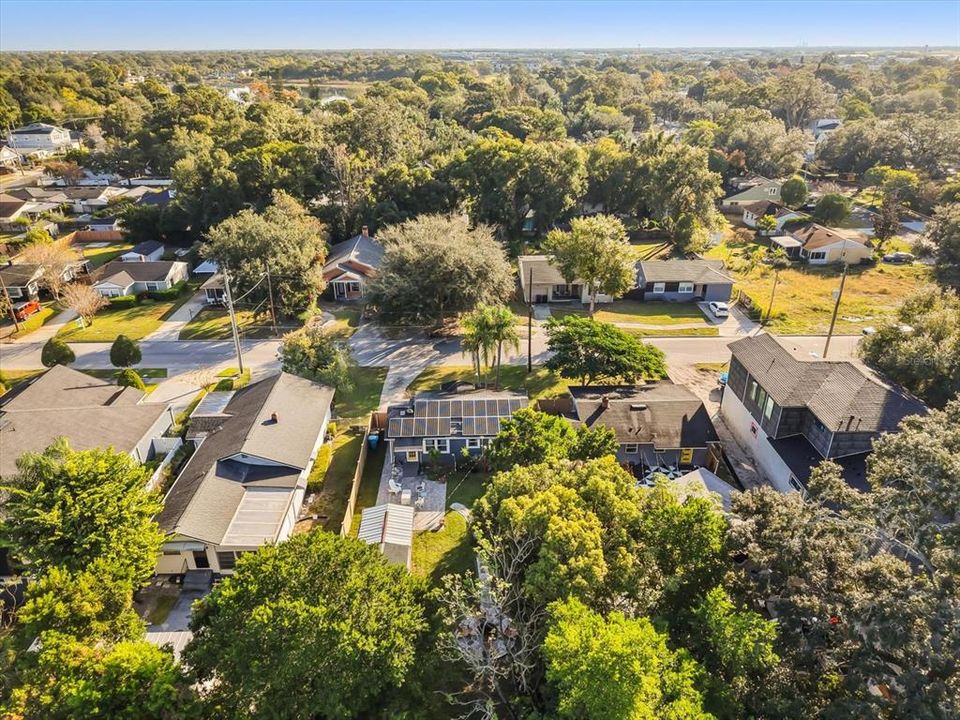 For Sale: $445,000 (2 beds, 1 baths, 853 Square Feet)