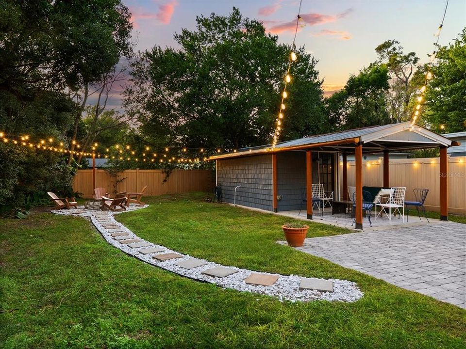 For Sale: $445,000 (2 beds, 1 baths, 853 Square Feet)