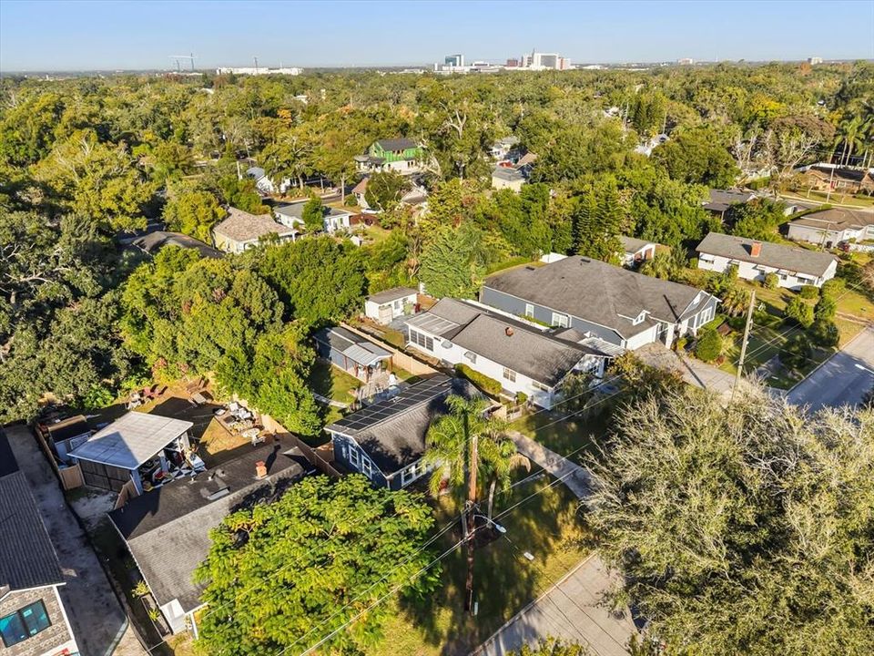 For Sale: $445,000 (2 beds, 1 baths, 853 Square Feet)