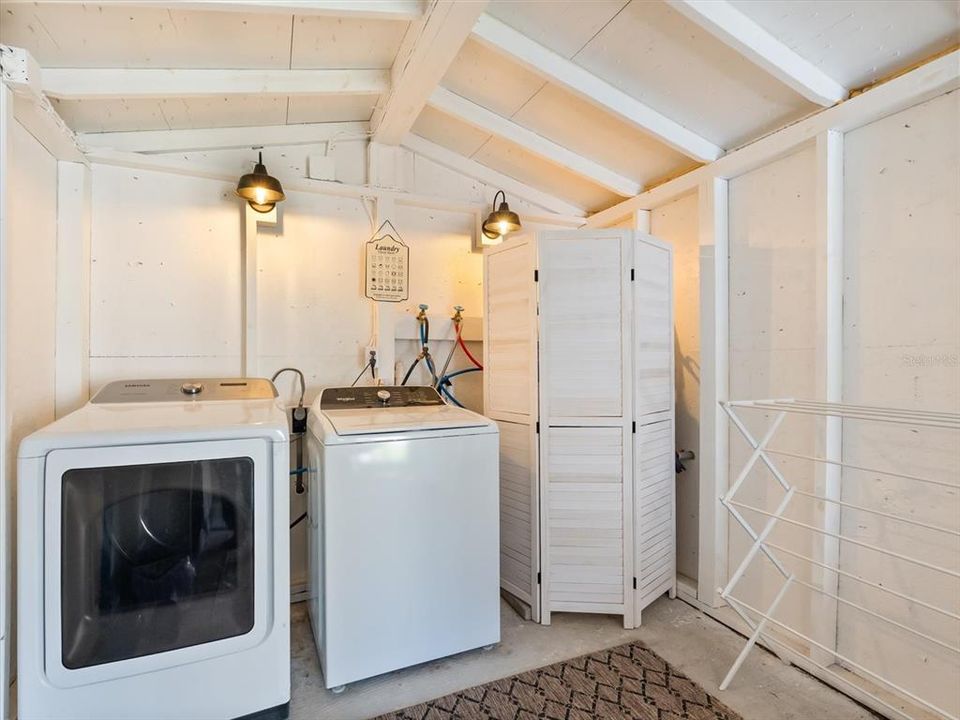 For Sale: $445,000 (2 beds, 1 baths, 853 Square Feet)